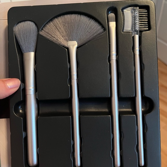 Pivotal set of 4 facial brushes NWT - Picture 2 of 3